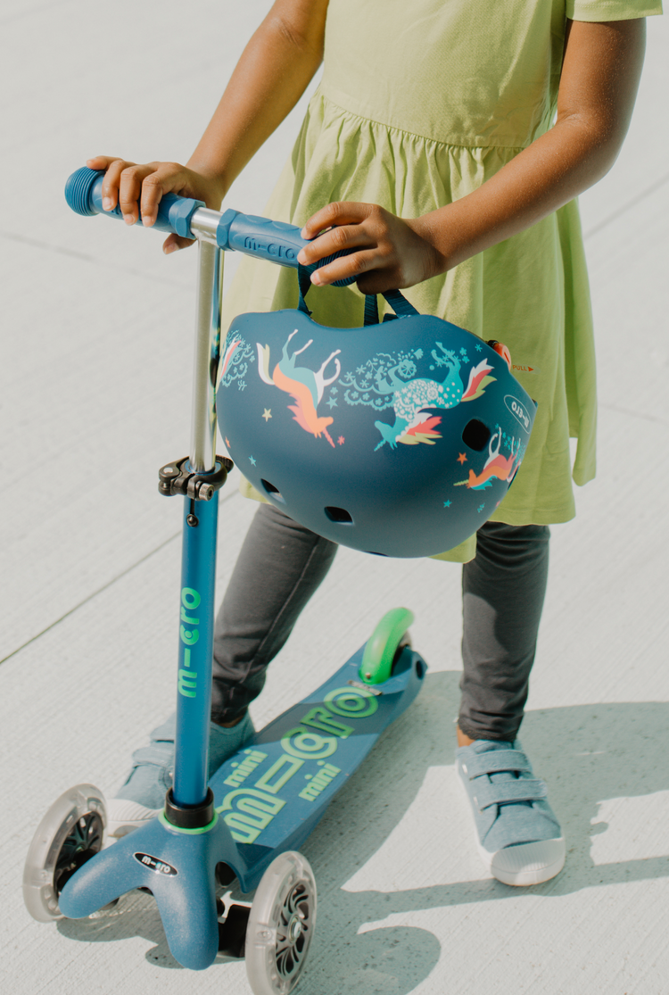 Deluxe Mini Led Micro Scooter |Crystal Blue - CR Toys
