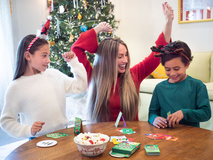 Santa Shuffle A Christmas Card Game 7+ - 3
