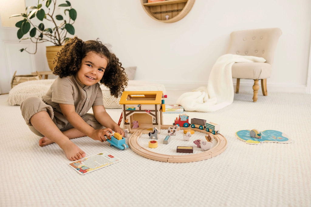 Farm Play World W/Wooden Train Tracks