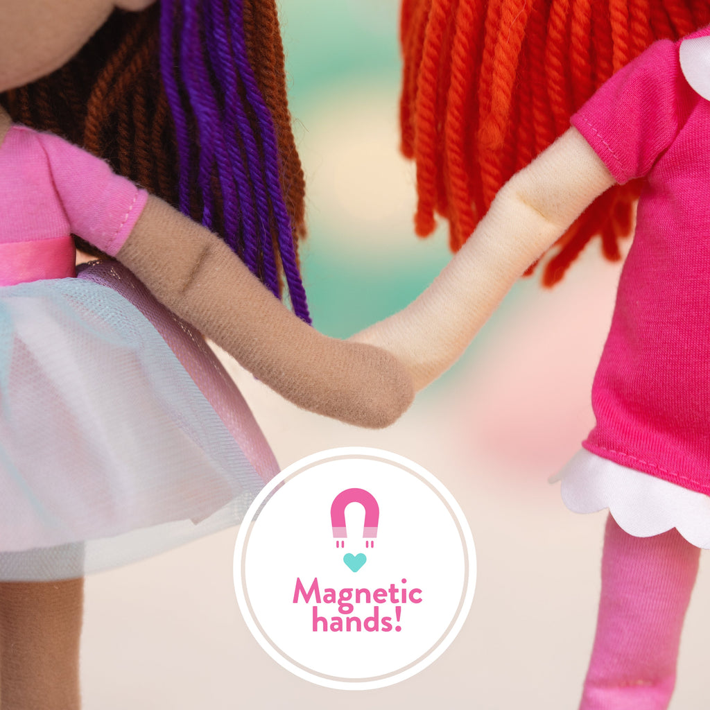 Groovy Girls magnetic hands feature