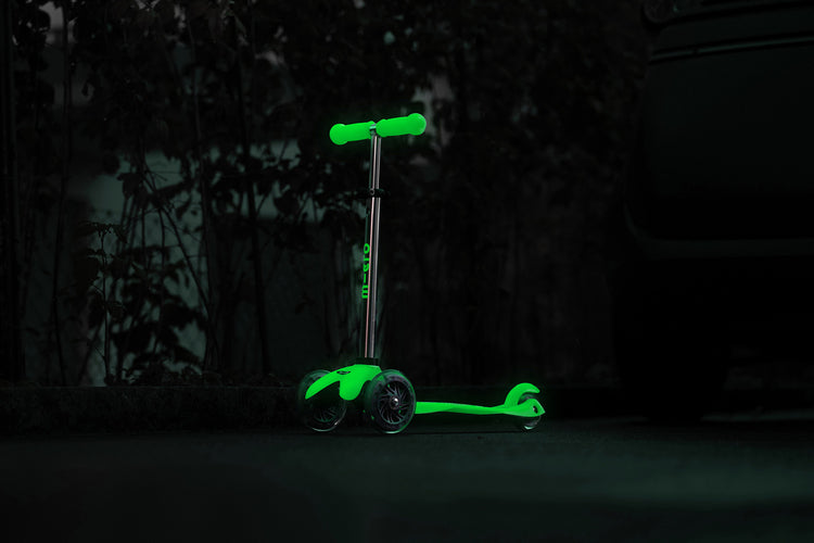 Micro Mini Deluxe Glow Led Plus Scooter - Icy Lime